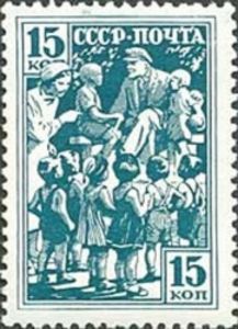 Non-scout companion — Statue of Lenin and children